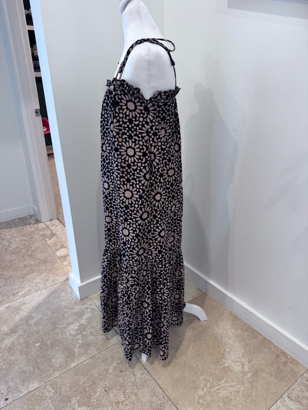 MIRTH, M, Floral Tie-Strap Midi Dress in Black and Pink - Picture 5 of 6